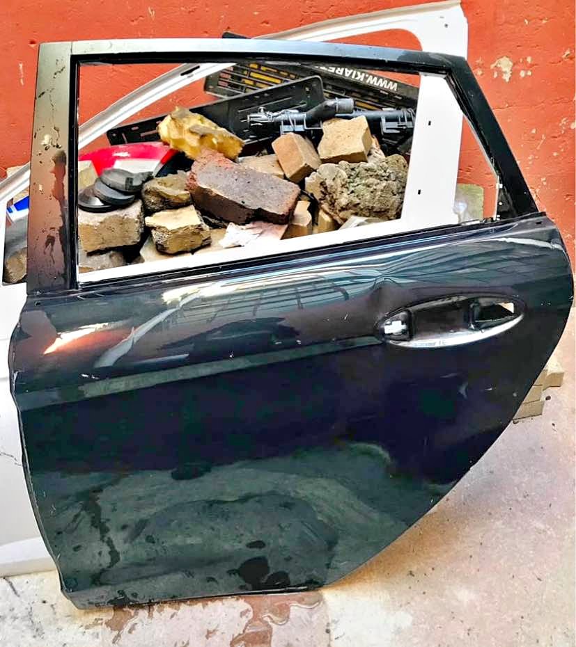 Ford fiesta Reardoor Leftside - Private Seller Ford fiesta Reardoor Leftside - Private Seller