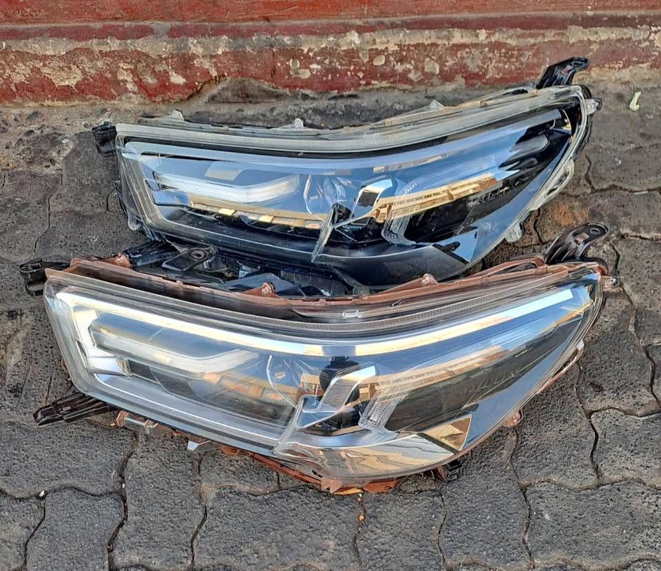 Toyota Hilux GD6 Legend xenon headlight Leftside Call or dm - Private Seller Toyota Hilux GD6 Legend xenon headlight Leftside Call or dm - Private Seller