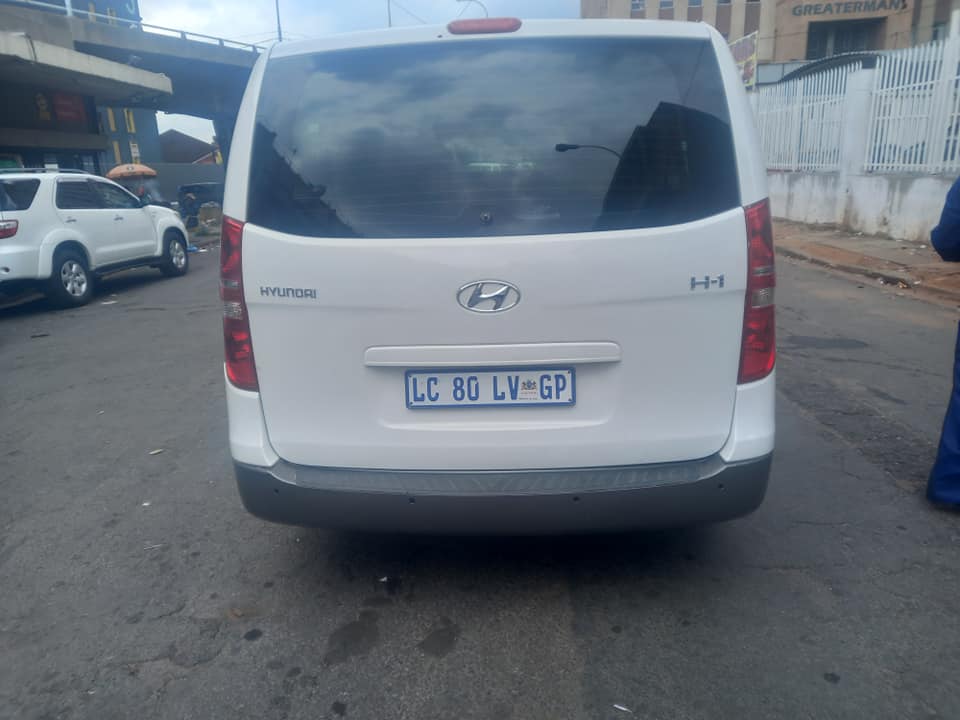 2018 HYUNDAI H1 BUS, 2.6 DIESEL, AUTOMATIC WHITE, 85000KM
