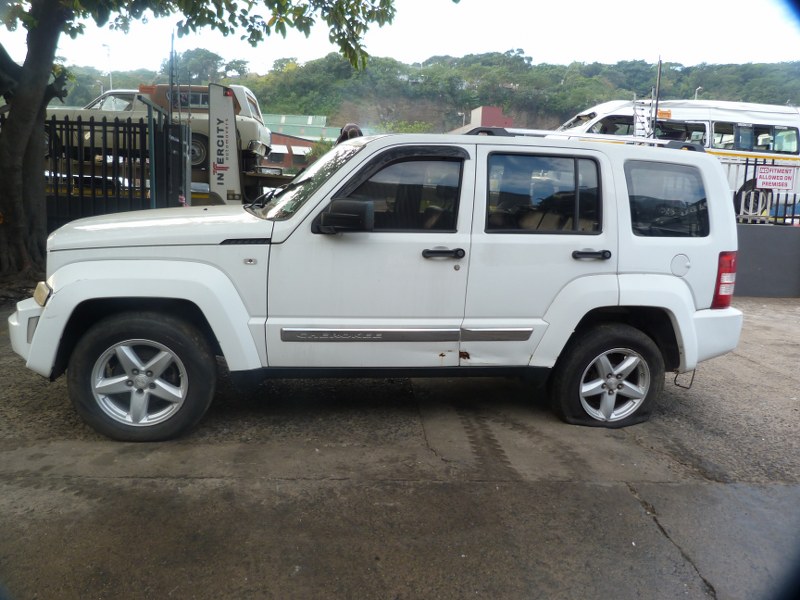 Jeep Cherokee 3.7 Limited AT White - 2010 STRIPPING FOR SPARES - Private Seller Jeep Cherokee 3.7 Limited AT White - 2010 STRIPPING FOR SPARES - Private Seller