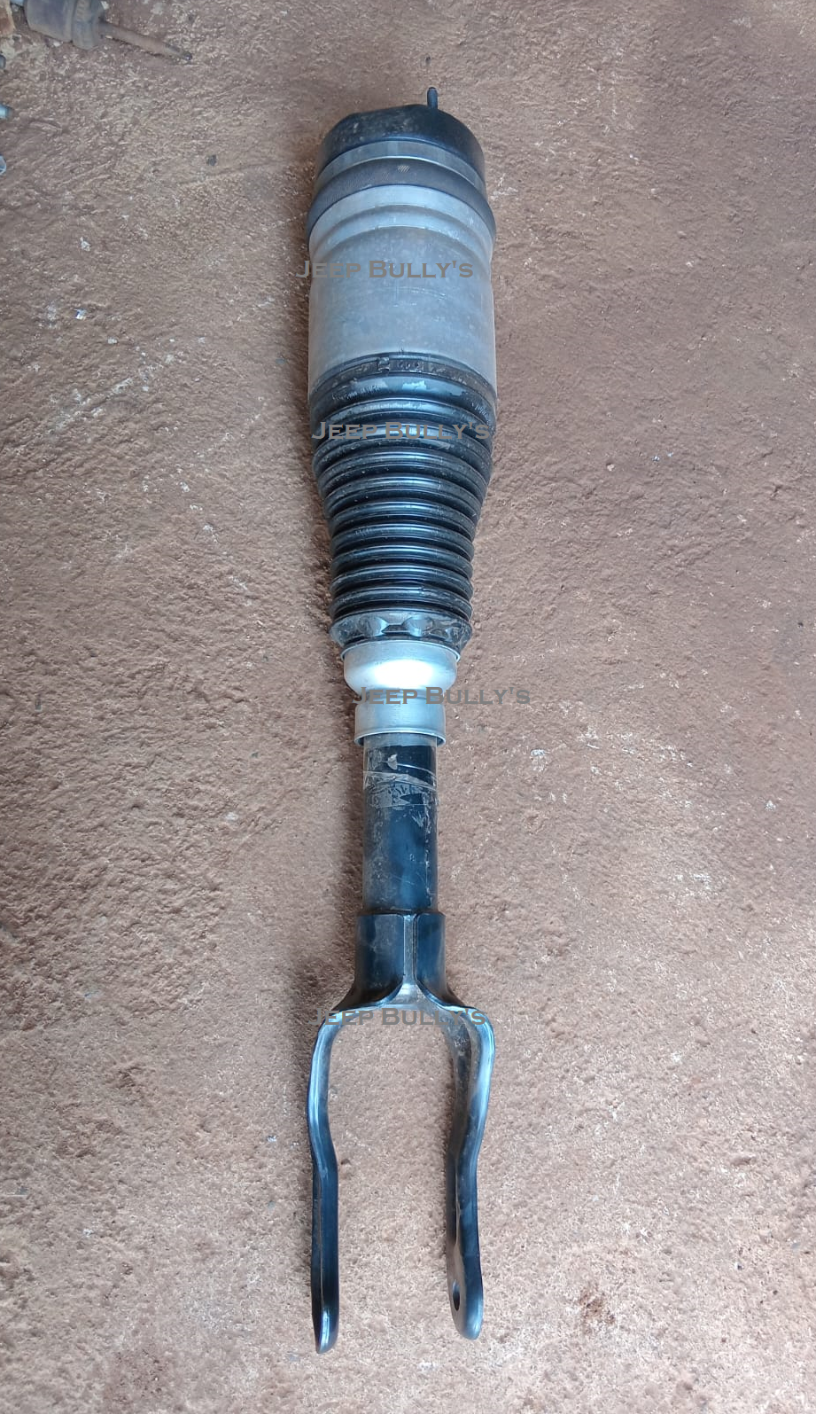 Second Hand Jeep Grand Cherokee Wk2 Front Air Shock - Private Seller Second Hand Jeep Grand Cherokee Wk2 Front Air Shock - Private Seller