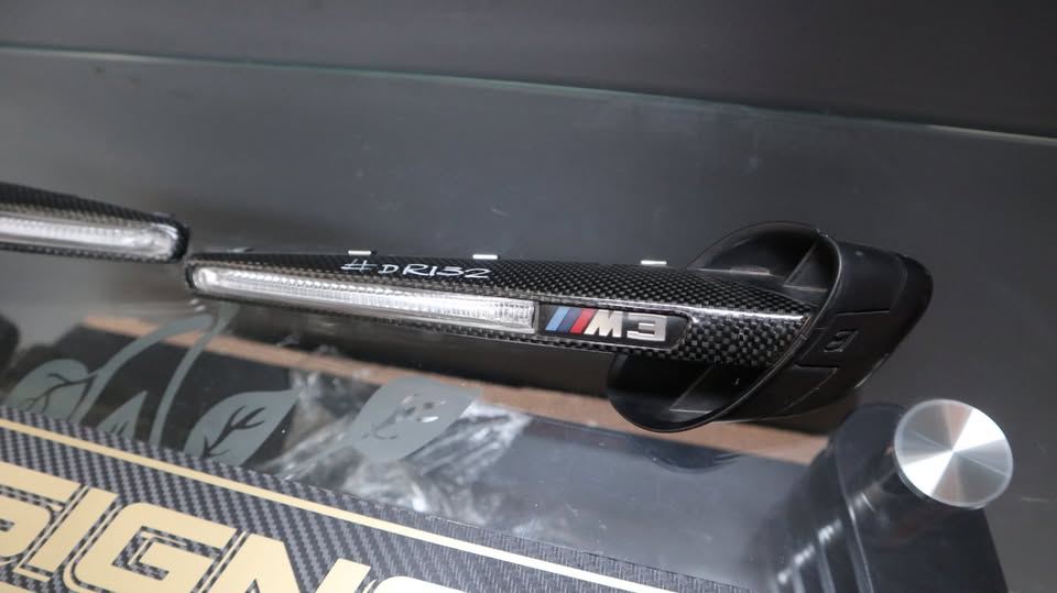 BMW M3 CARBON INDICATORS FOR FENDER - Private Seller BMW M3 CARBON INDICATORS FOR FENDER - Private Seller