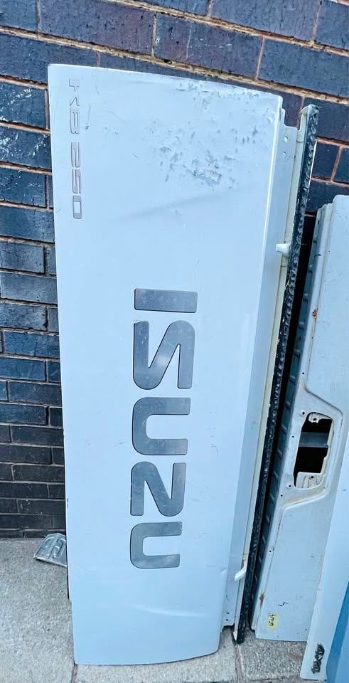 Isuzu KB250 tailgate - Private Seller Isuzu KB250 tailgate - Private Seller