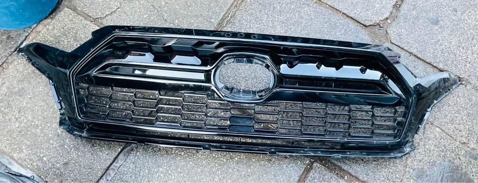 Toyota Corolla Cross grill - Private Seller Toyota Corolla Cross grill - Private Seller
