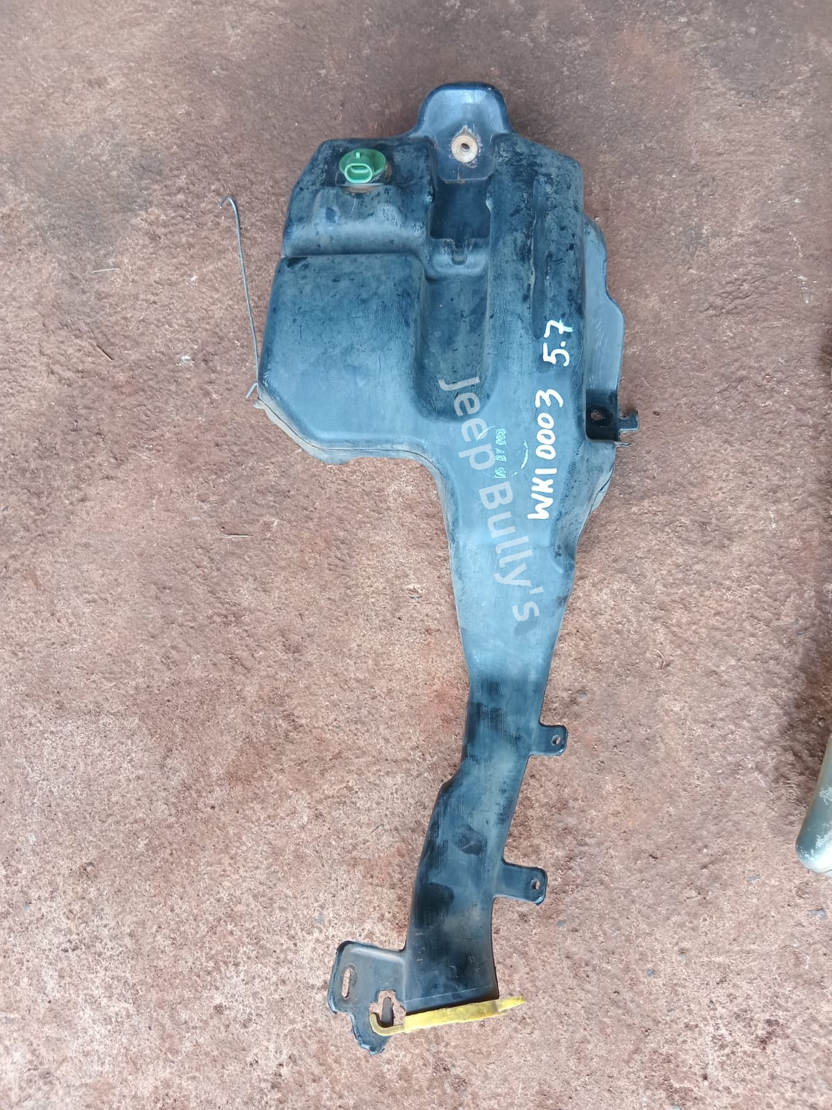 Jeep Grand Cherokee WK1 Used Water Bottle - Private Seller Jeep Grand Cherokee WK1 Used Water Bottle - Private Seller
