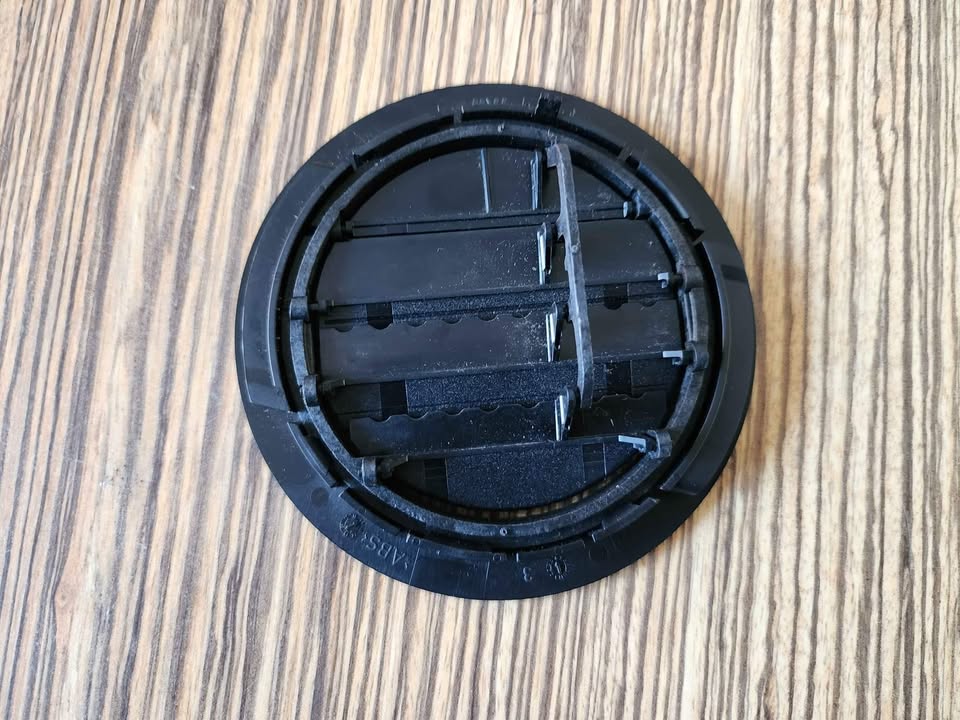 FORD EVEREST AC VENT - OEM - Private Seller FORD EVEREST AC VENT - OEM - Private Seller