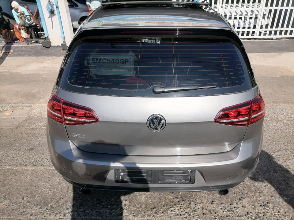 2015 Volkswagen Golf 7 2.0 GTI DSG TURBO Automatic and leather seat Sunroof