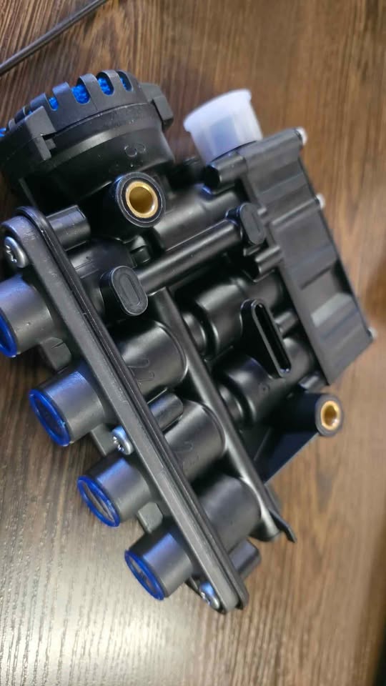 Volvo B11R Bus ECAS solenoid valve - Private Seller Volvo B11R Bus ECAS solenoid valve - Private Seller