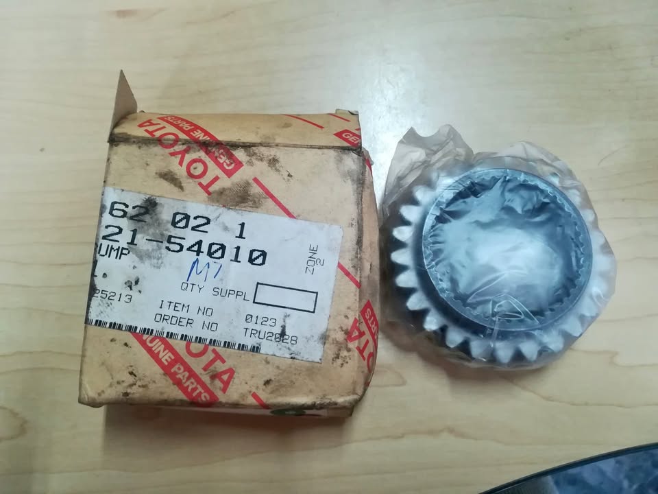 TOYOTA GEAR OIL PUMP (LANDCRUISER) - Private Seller