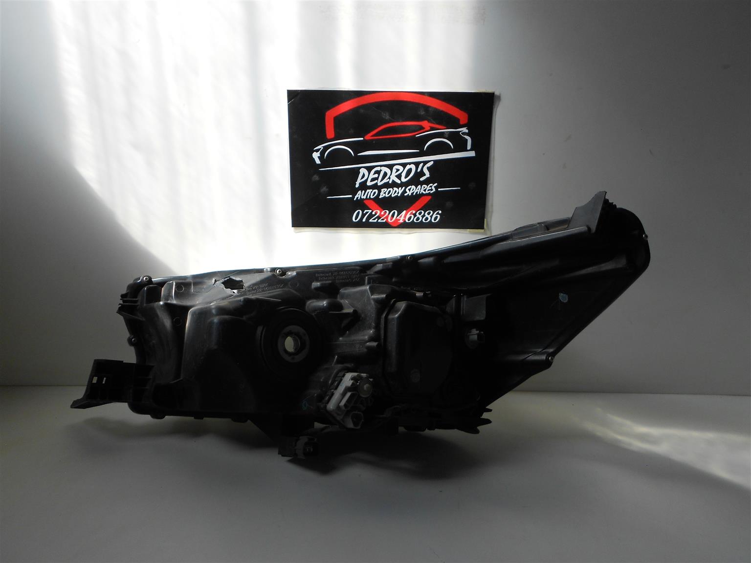 Toyota GD6 Facelift Xenon right headlight - Private Seller Toyota GD6 Facelift Xenon right headlight - Private Seller