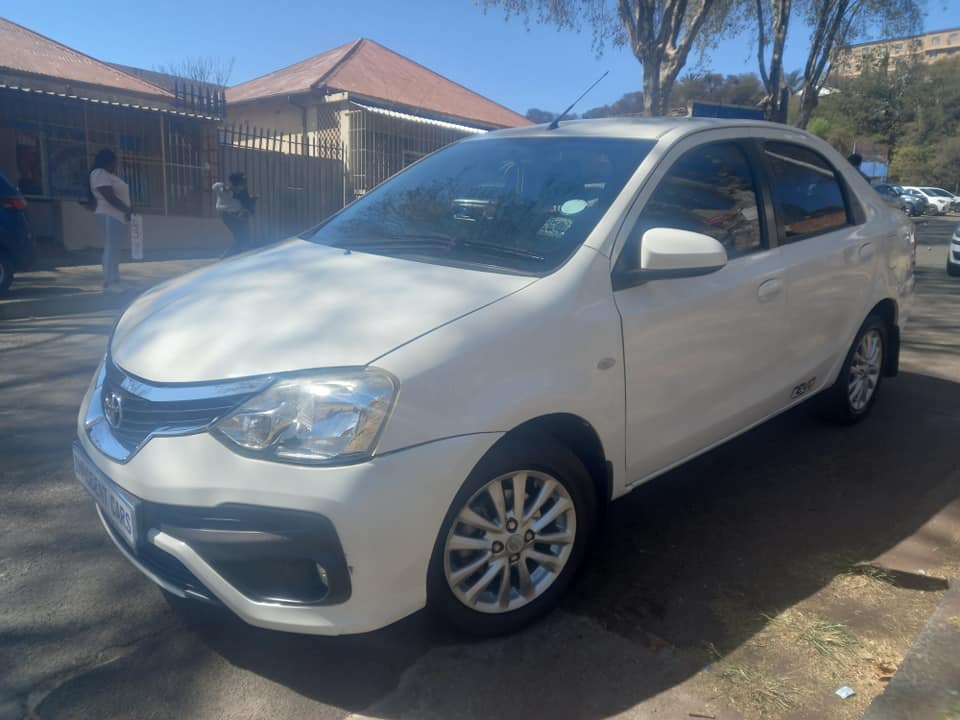 2019 TOYOTA ETIOS SEDAN 1.5 ENGINE PETROL, MANUAL, WHITE, MILEAGE, PRICE 105,000. SPARE KEY