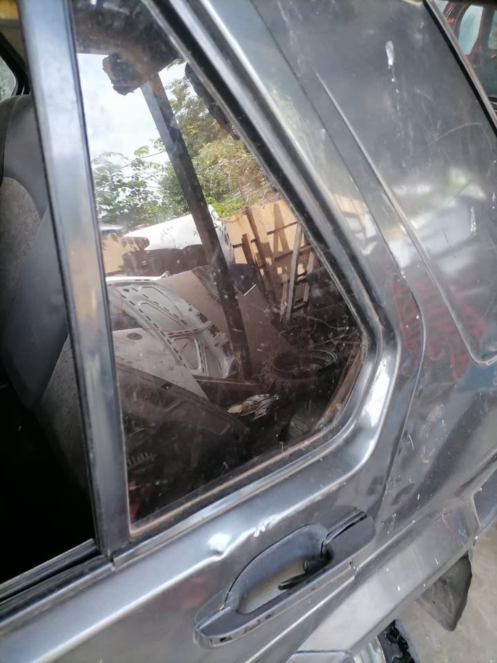 VOLKSWAGEN GOLF 1 QUARTER GLASS - Private Seller VOLKSWAGEN GOLF 1 QUARTER GLASS - Private Seller