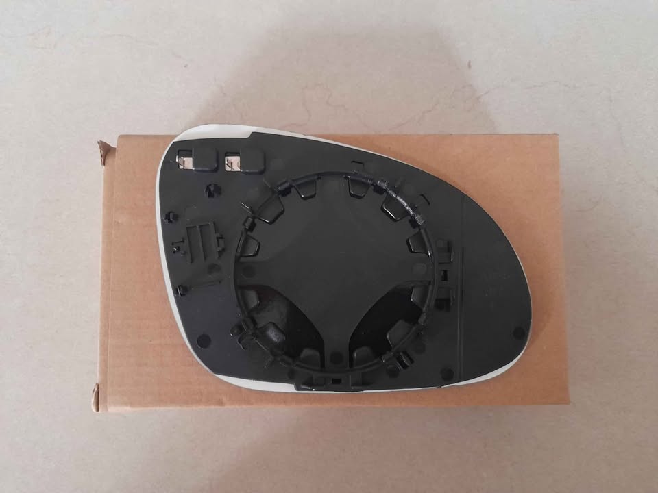 VW GOLF 5 BRAND NEW DOOR MIRROR GLASS FOR SALE (FREE FITMENT)
