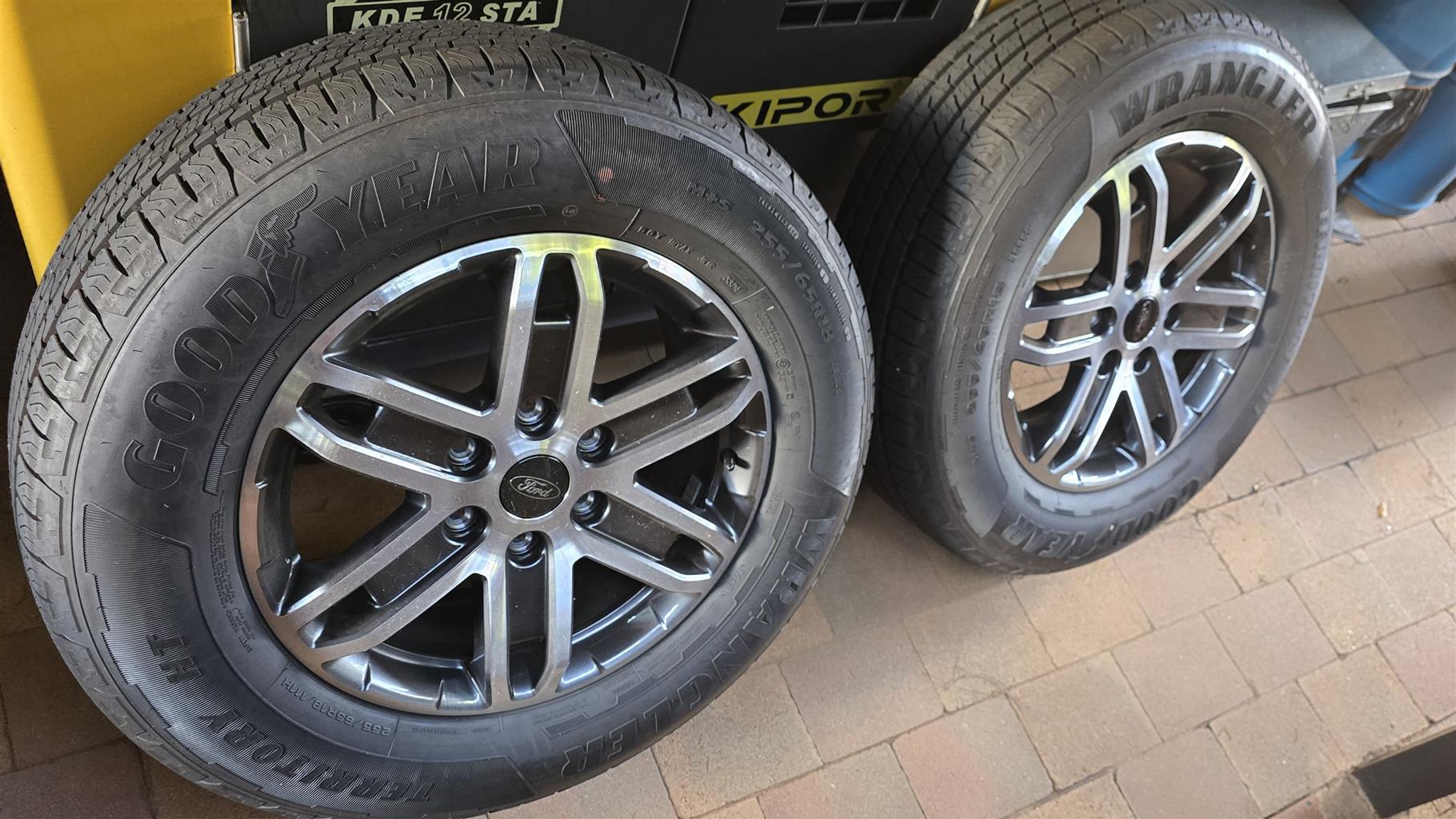 Ford everest Mags and tyre next gen 255/65R18 brand new - Private Seller