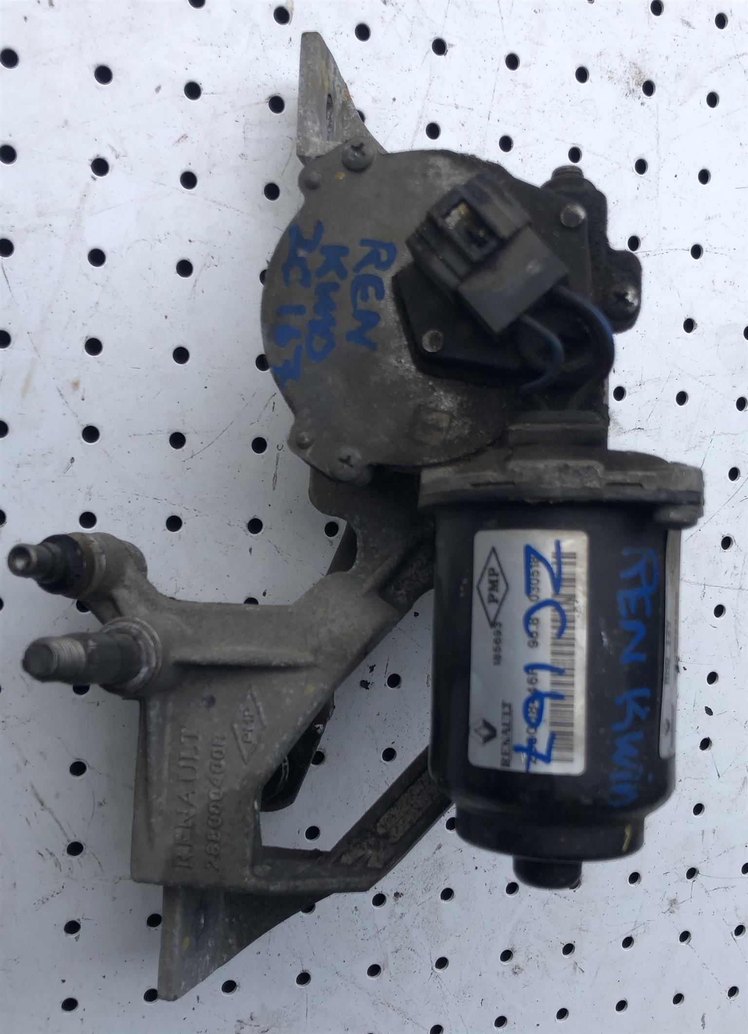 RENAULT KWID WIPER MOTOR (ZC167) - Private Seller RENAULT KWID WIPER MOTOR (ZC167) - Private Seller