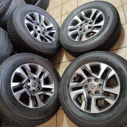 2023 Toyota fortuner with dunlop grandtrek AT30