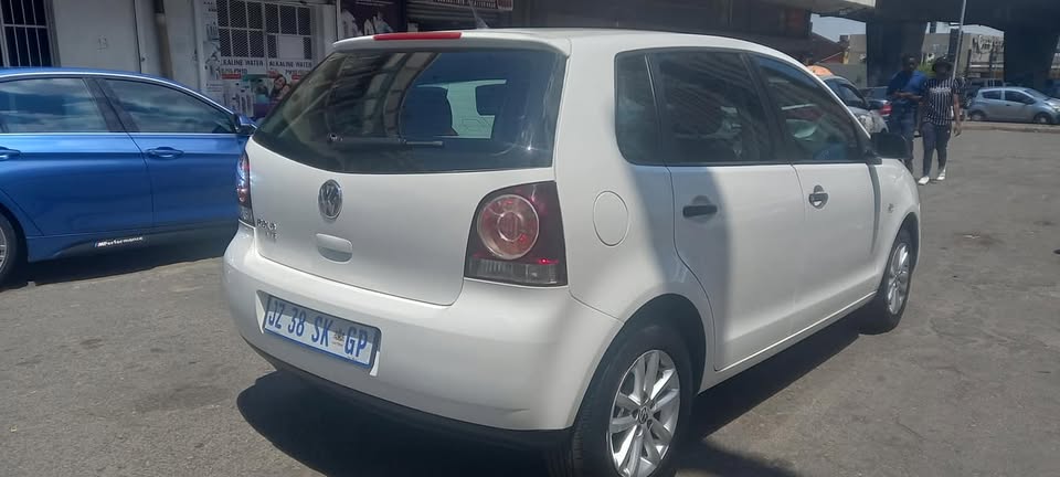 2013 VW POLO 1.4 PETROL HATCHBACK, MANUAL, WHITE COLOUR