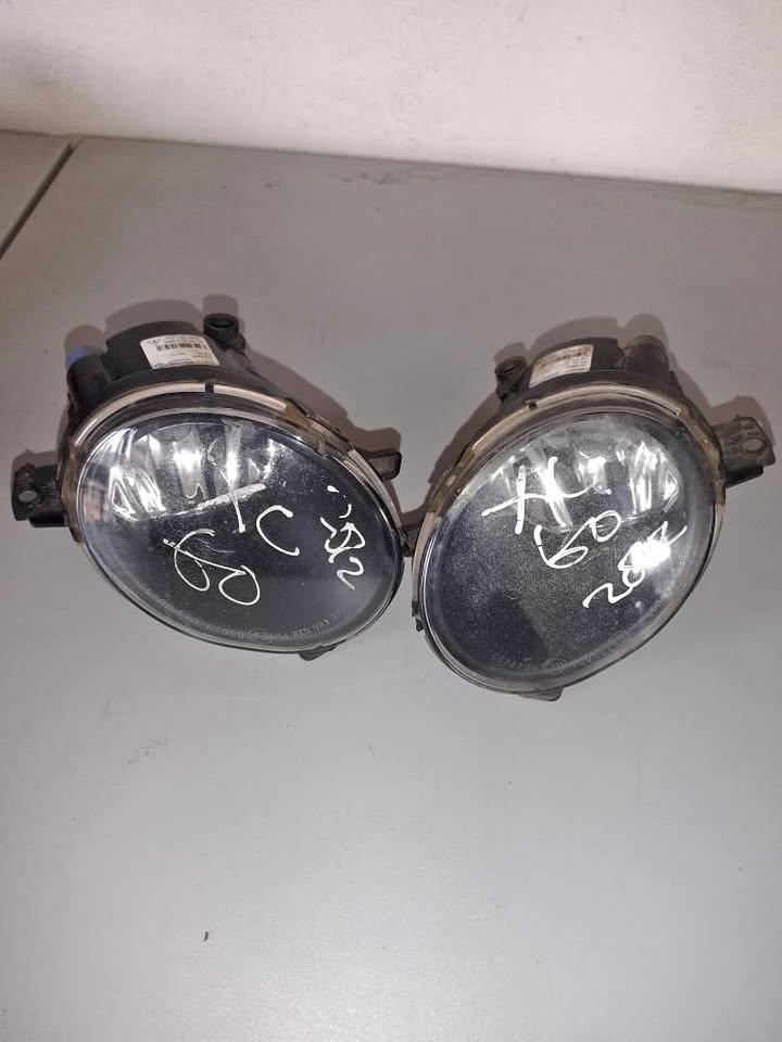 VOLVO XC60 2021 LEFT AND RIGHT FOG LIGHTS FOR SALE - Private Seller VOLVO XC60 2021 LEFT AND RIGHT FOG LIGHTS FOR SALE - Private Seller