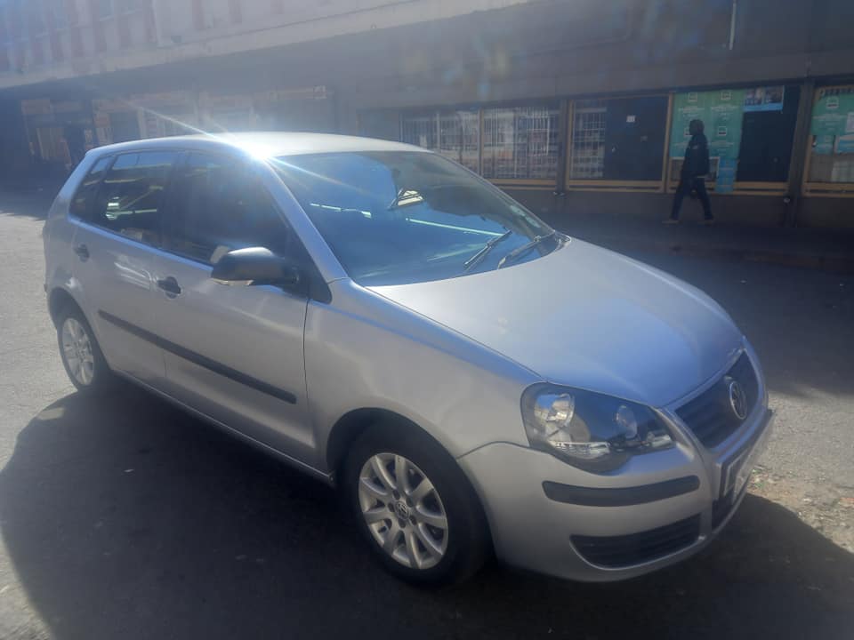 2009 POLO BUJWA 1.4 PETROL, MANUAL, SILVER COLOR,  78000KM