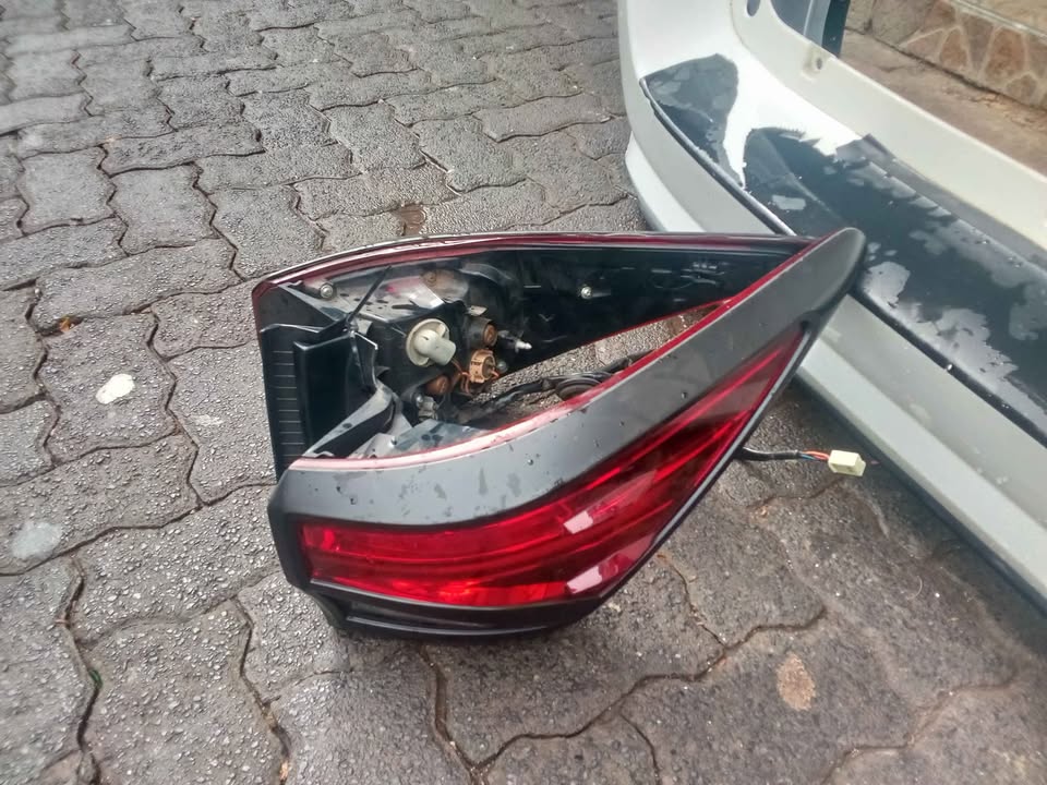 TOYOTA FORTUNER BACK BUMPER AND TAILLIGHTS - Private Seller TOYOTA FORTUNER BACK BUMPER AND TAILLIGHTS - Private Seller