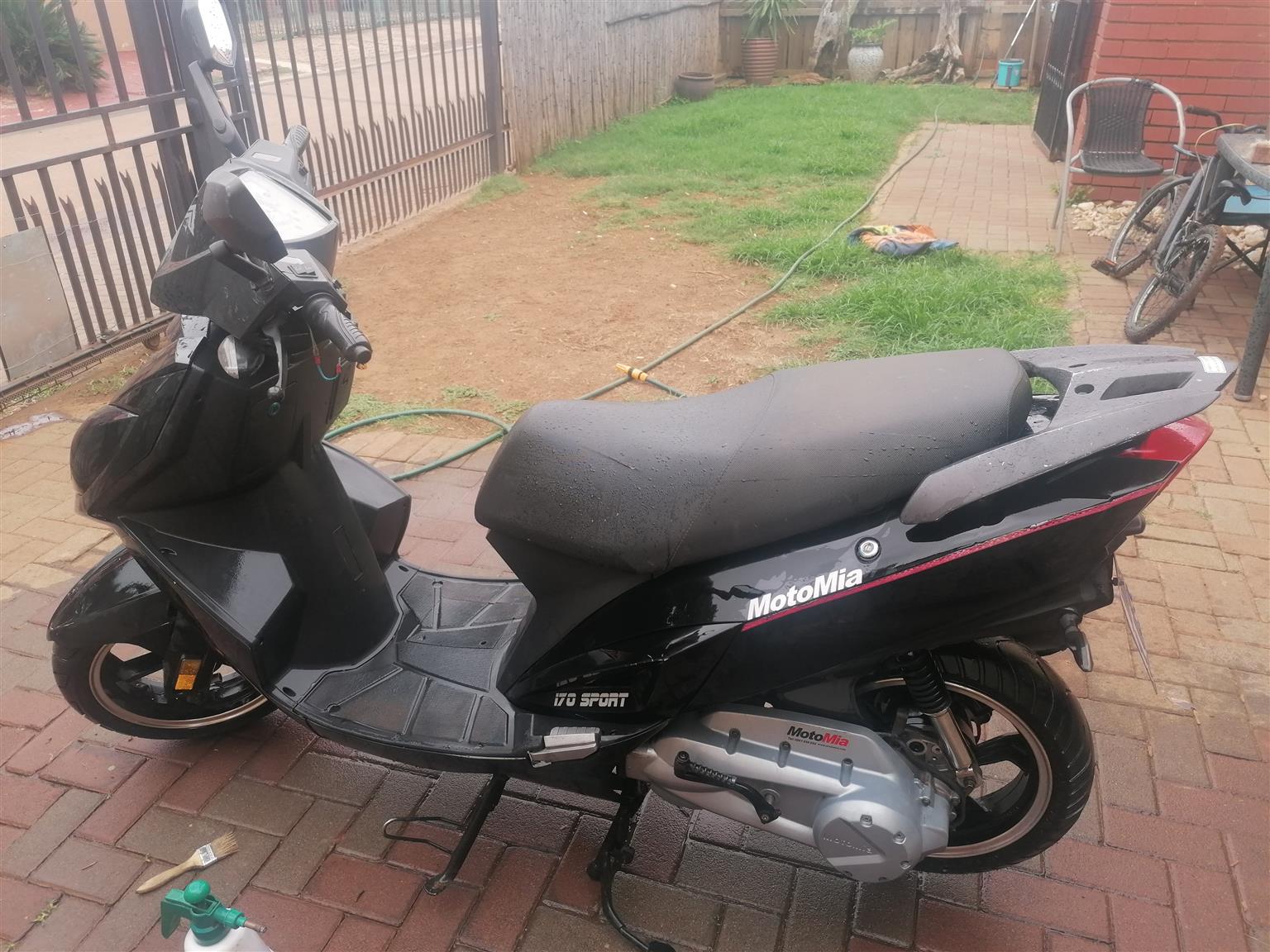 Motomia 170 sport Scooter 