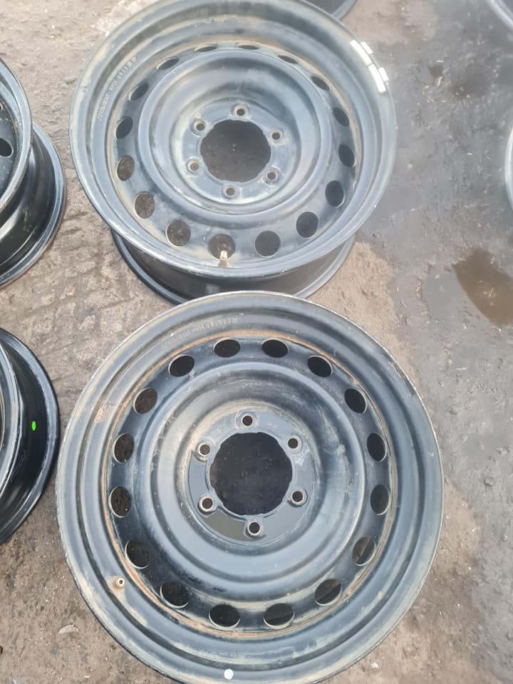 Toyota Hilux Gd6 original stardard steal rims size 17 R750 each