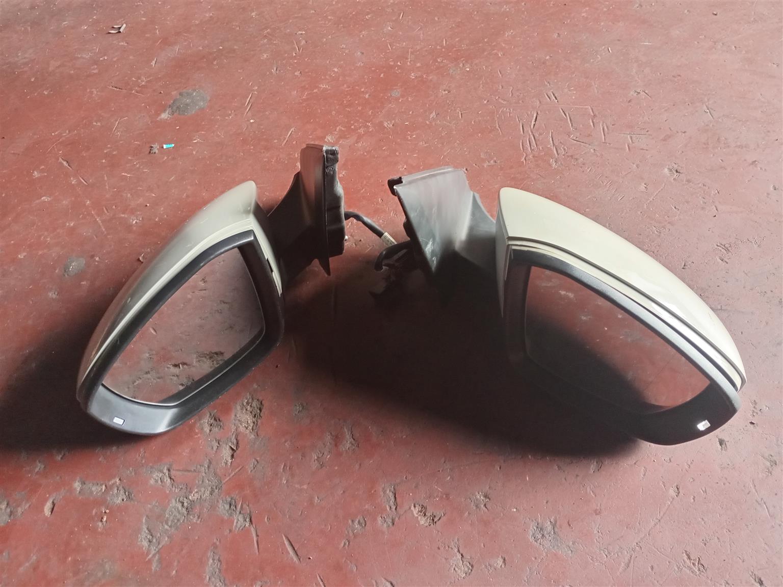Vw T-cross both side mirrors electric - Private Seller Vw T-cross both side mirrors electric - Private Seller