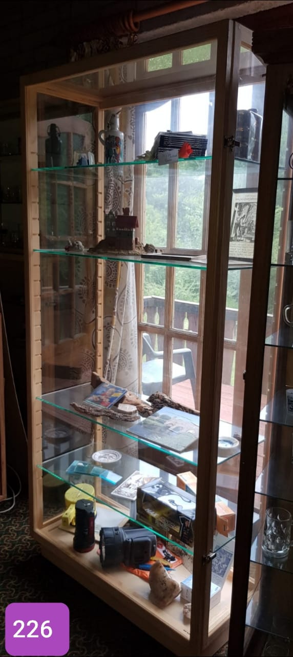 Display Cabinet all round Glass Display Cabinet all round Glass
