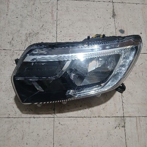 Renault sandero headlight - Private Seller Renault sandero headlight - Private Seller