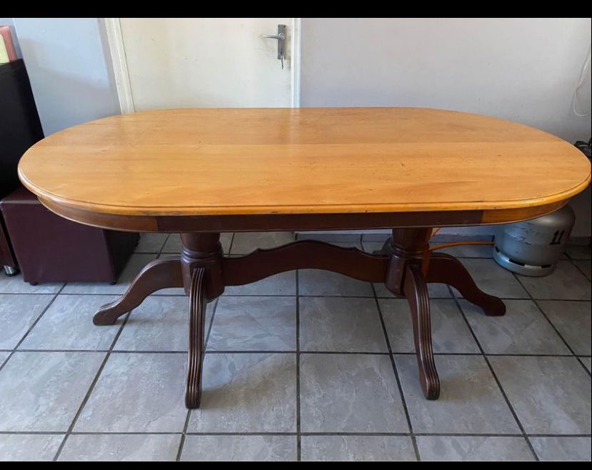Imbua and yellowood table antique table very Good condition