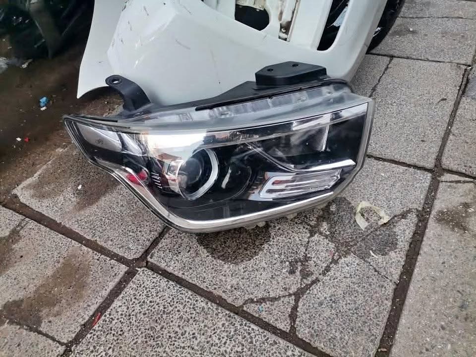 Hyundai H1 Headlight Right Side New Shape - Private Seller