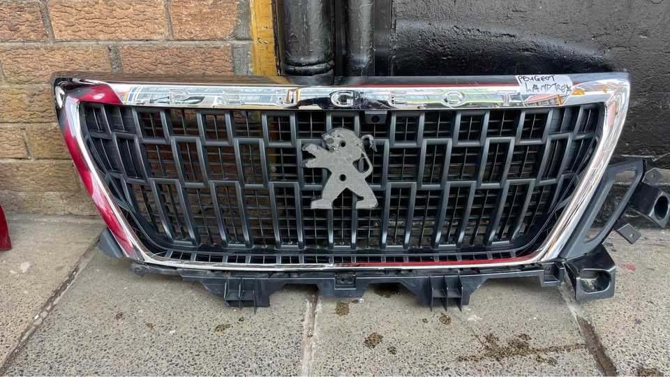 Peugeot LandTrack grill - Private Seller Peugeot LandTrack grill - Private Seller