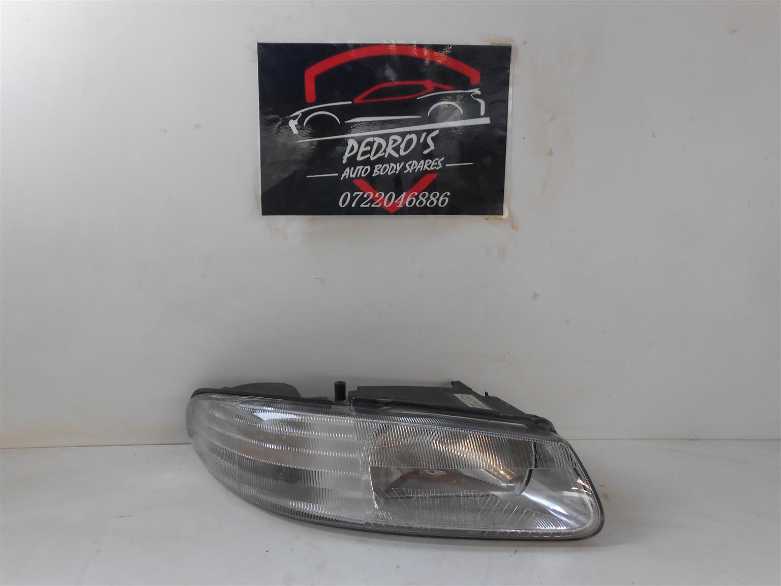 Chrysler Voyager 3 1997 Right Headlight - Private Seller