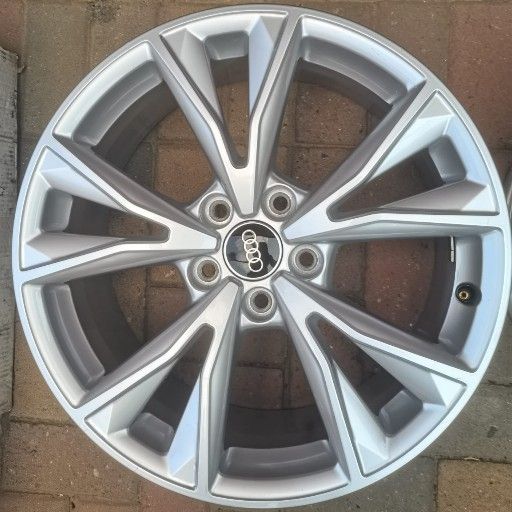 AUDI Q3 OEM 18IN SINGLE MAG - Private Seller AUDI Q3 OEM 18IN SINGLE MAG - Private Seller
