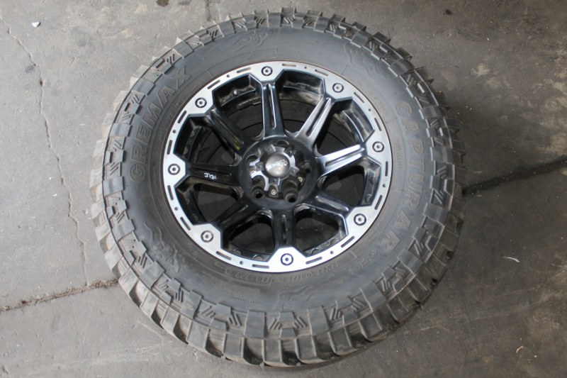 JEEP WRANGLER 17" TYRES AND RIMS - SET OF 5 - Private Seller