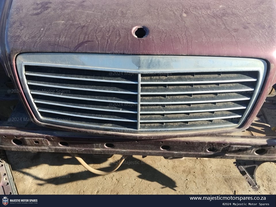Mercedes Benz E320 main grill for sale used - Private Seller Mercedes Benz E320 main grill for sale used - Private Seller