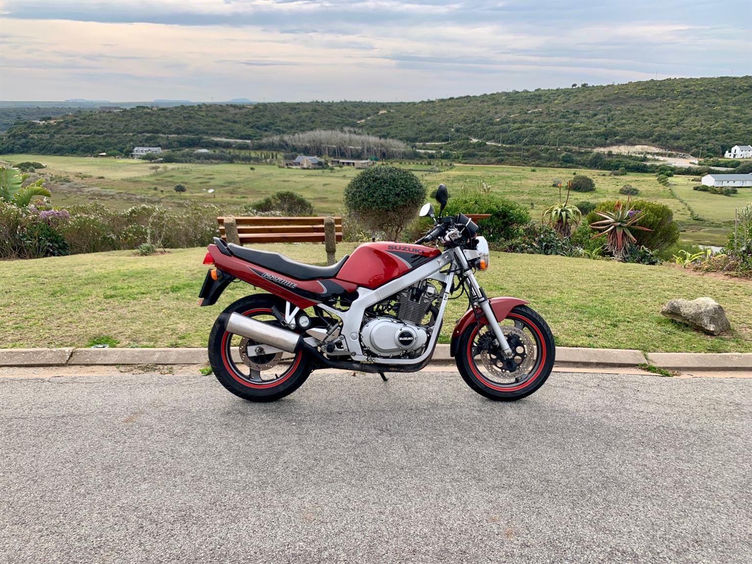 SUZUKI GS500e - Private Seller