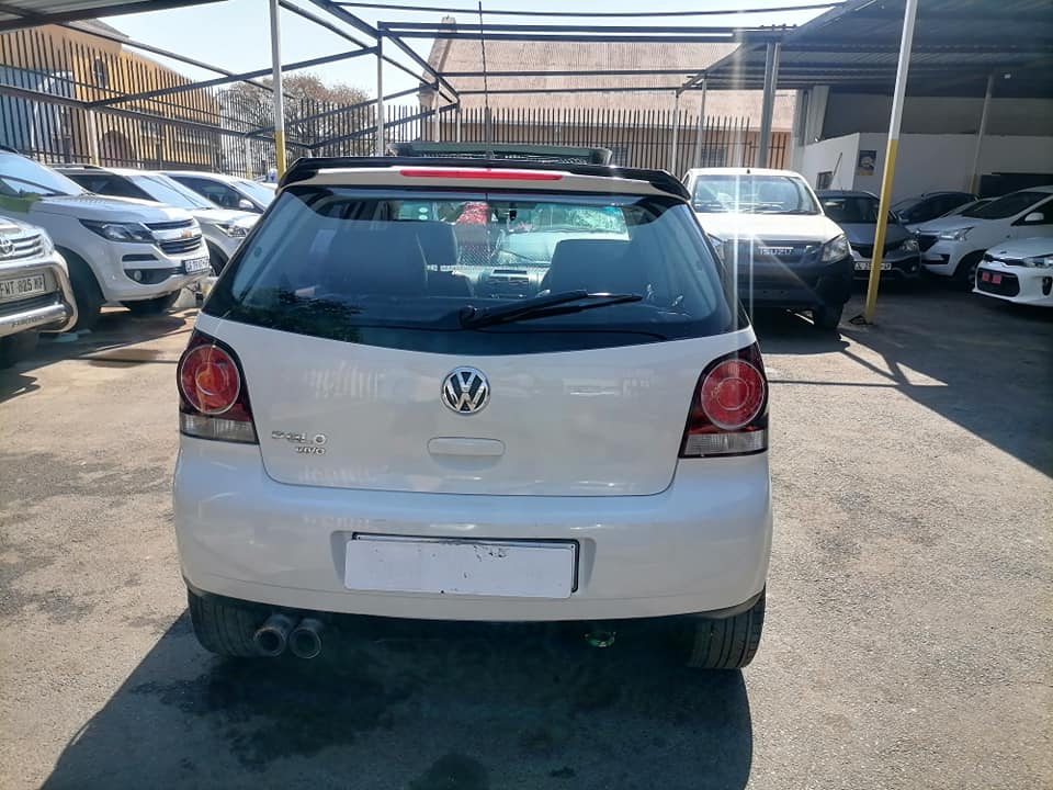 2011 Volkswagen polo vivo 1.4 Hatchback leather seat and sunroof