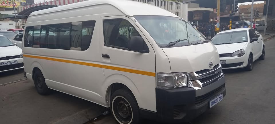 2015 TOYOTA QUANTUM 2.4 DIESEL ENGINE, MANUAL, WHITE COLOUR, MILEAGE 200000KM