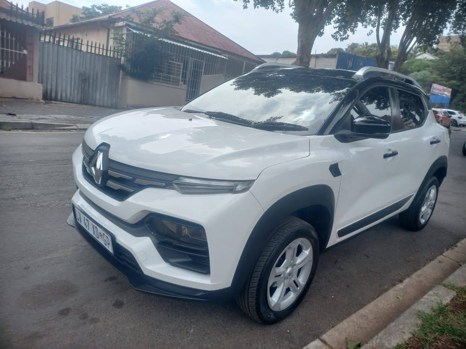 Renualt Kiger 2022 Model 1.0 Turbo Petrol, Automatic, White Color, Mileage 26000kms,