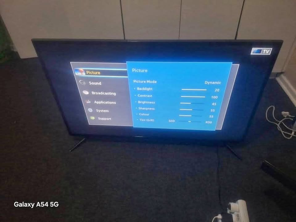 SAMSUNG 50 INCH TV