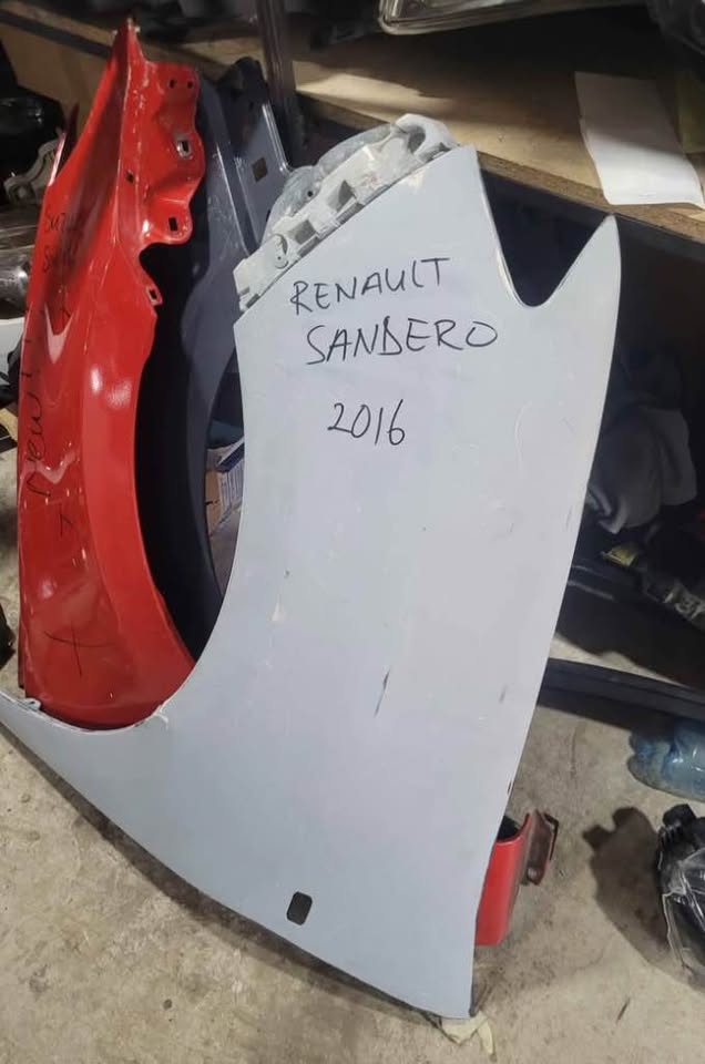 Renault Sandero 2016 fender Leftside Call or dm - Private Seller Renault Sandero 2016 fender Leftside Call or dm - Private Seller