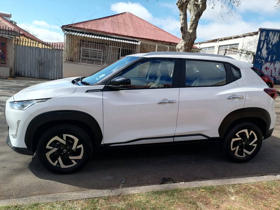 2024 NISSAN MAGNITE 1.0 T MANUAL TRANSMISSION IN EXCELLENT CONDITION WITH REVERSE CAMERA AND SENSORS