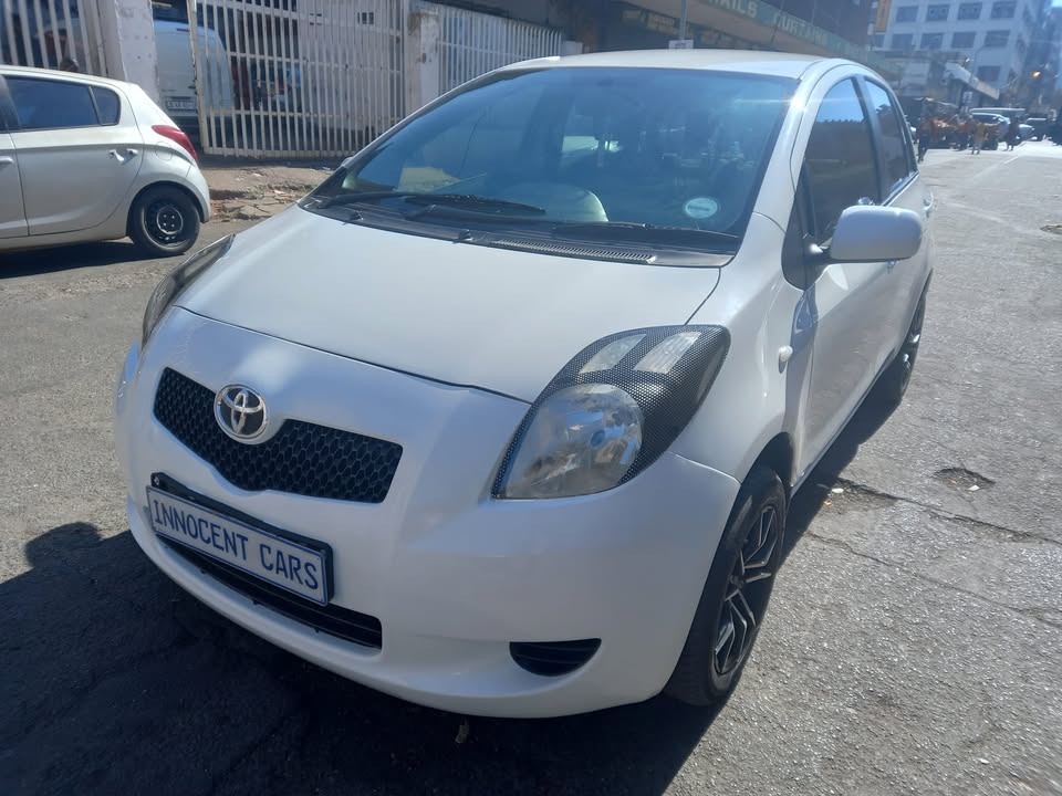 2009 TOYOTA YARIS T3 VVTI, MANUAL, WHITE COLOR, MILEAGE