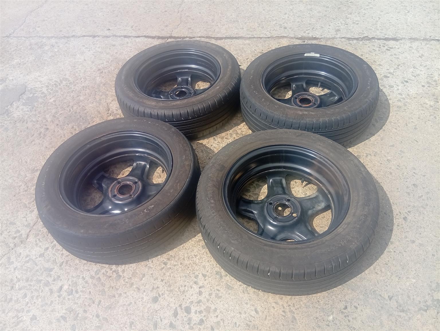Renault Sandero nissan np200 rims and tyres - Private Seller