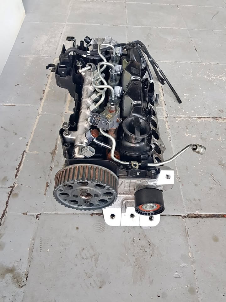Volvo V40 2018 Diesel cylinder Head - Private Seller Volvo V40 2018 Diesel cylinder Head - Private Seller