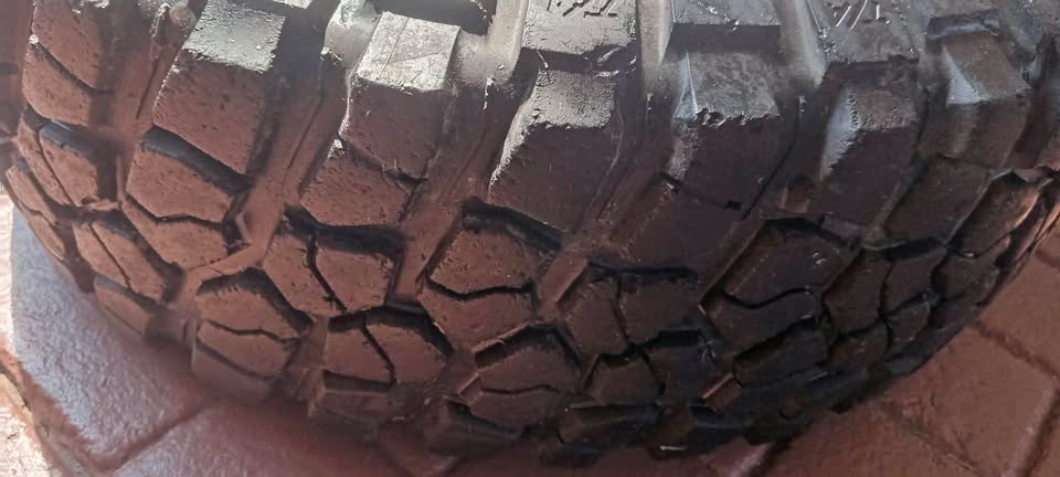 1x Bf goodridge Mud tyre 85% on a Land Rover Defender Mag - Private Seller 1x Bf goodridge Mud tyre 85% on a Land Rover Defender Mag - Private Seller