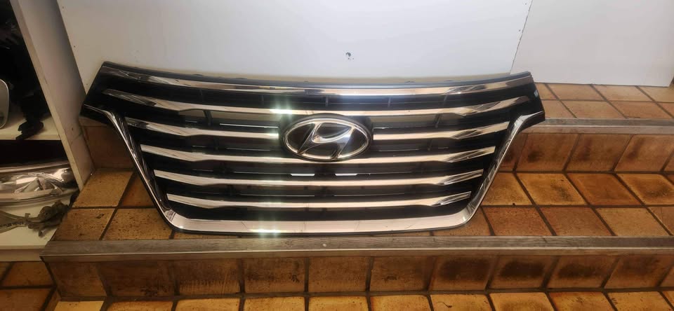 Hyundai H1 main grill super clean - Private Seller Hyundai H1 main grill super clean - Private Seller