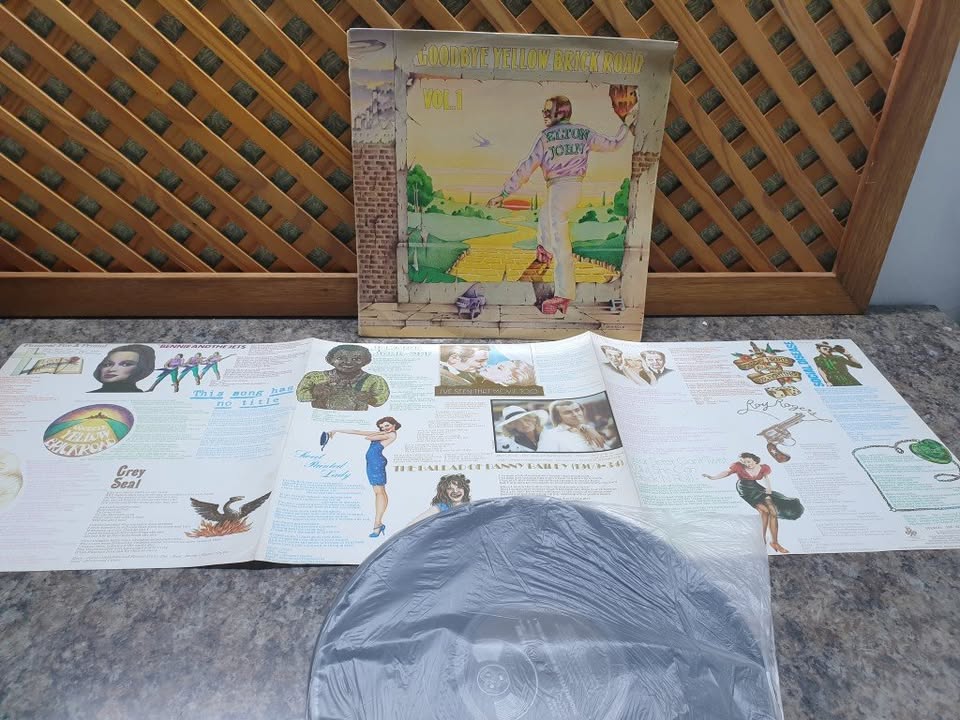 Elton John – Goodbye Yellow Brick Road RARE FIND