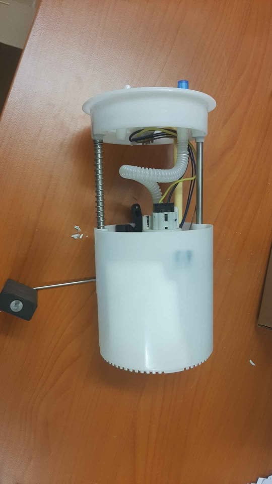 VW PILO GOOD SECOND HAND FUEL PUMP. FOR VARIOUS OTHER CARS TOO .